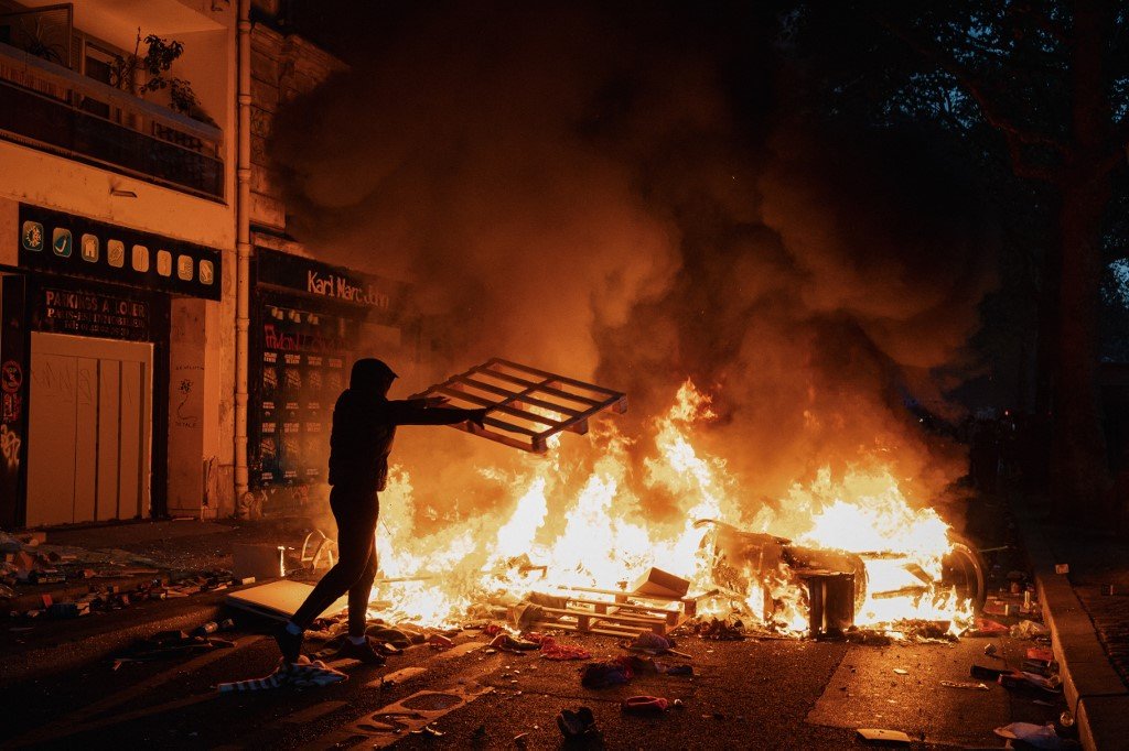 Macron, mesaj ferm în timpul manifestațiilor din Franța: „Vom face bloc în fața celor care seamănă haos”