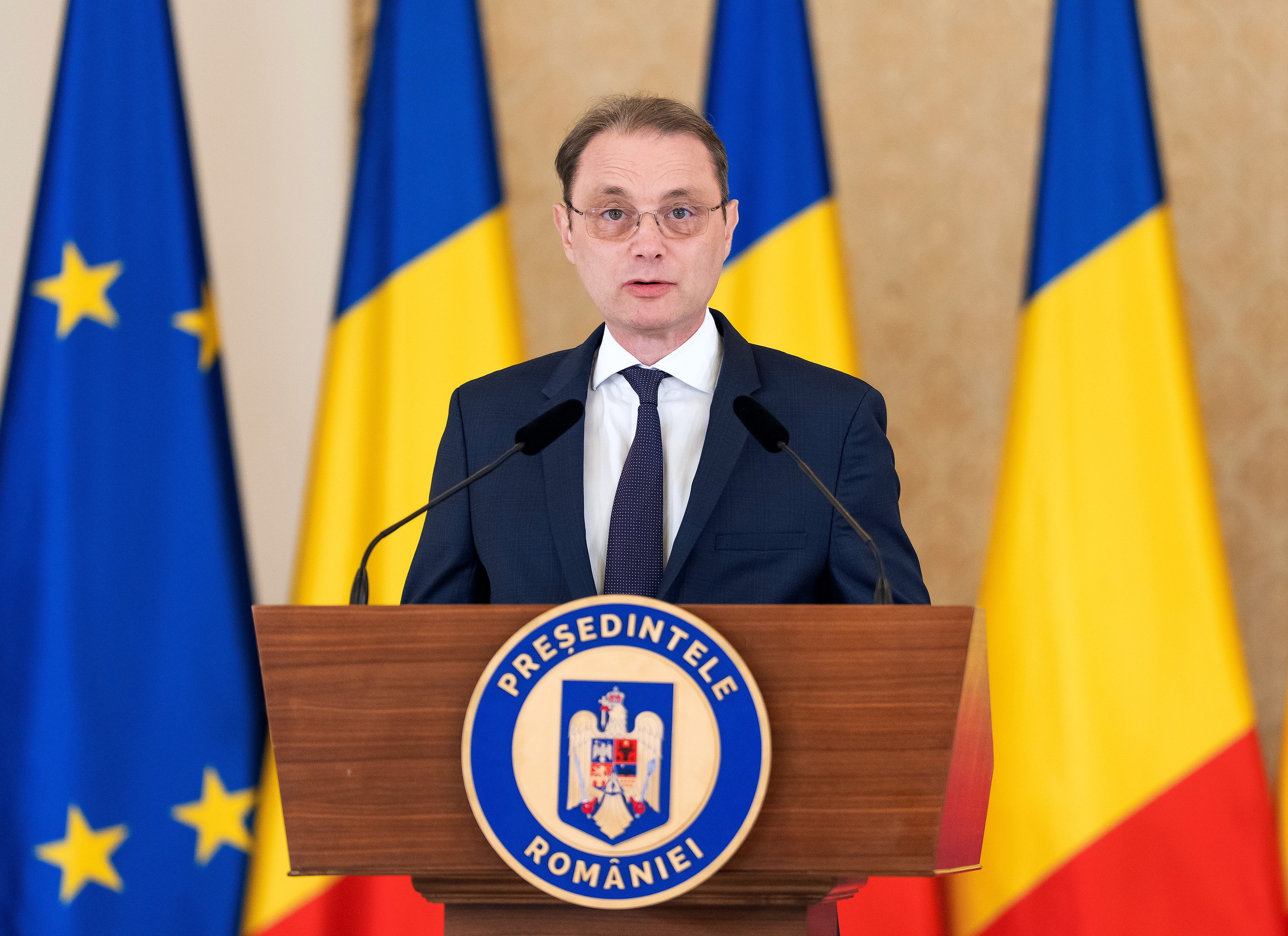 Membrii Guvernului Luca Niculescu, la audieri în Parlament. 18 miniștri, chemați să obțină avizul comisiilor
