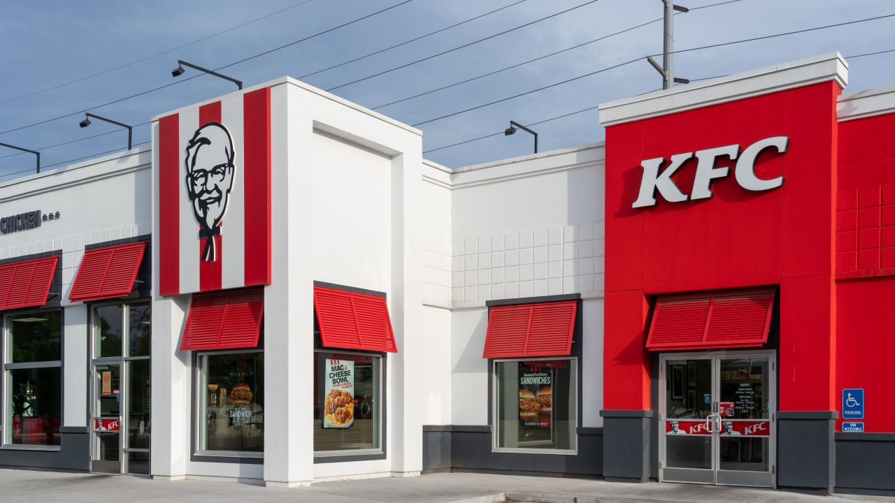 KFC renunță la Pepsi după aproape 40 de ani în restaurantele din SUA