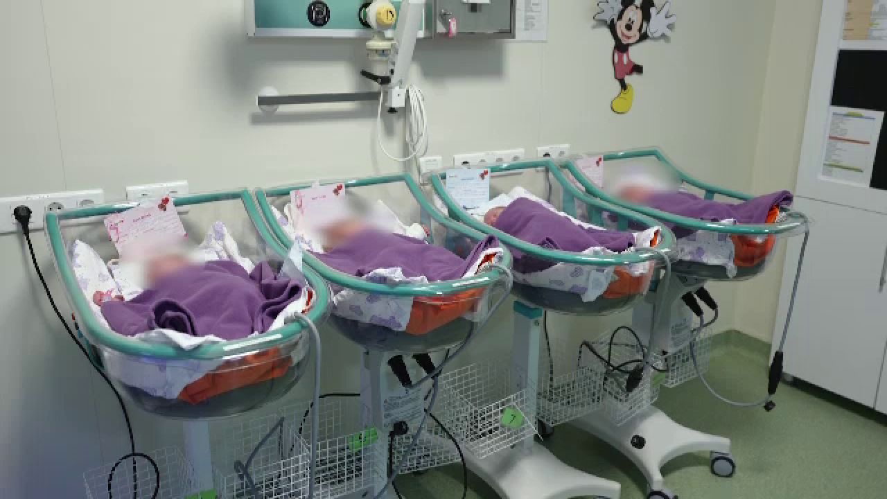 Cvadrupleți prematuri din Harghita, externați după trei luni de terapie intensivă