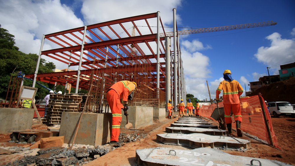 Spania are nevoie de 700.000 de muncitori în construcții. Salariile ajung la peste 30.000 de euro pe an pentru specialiști