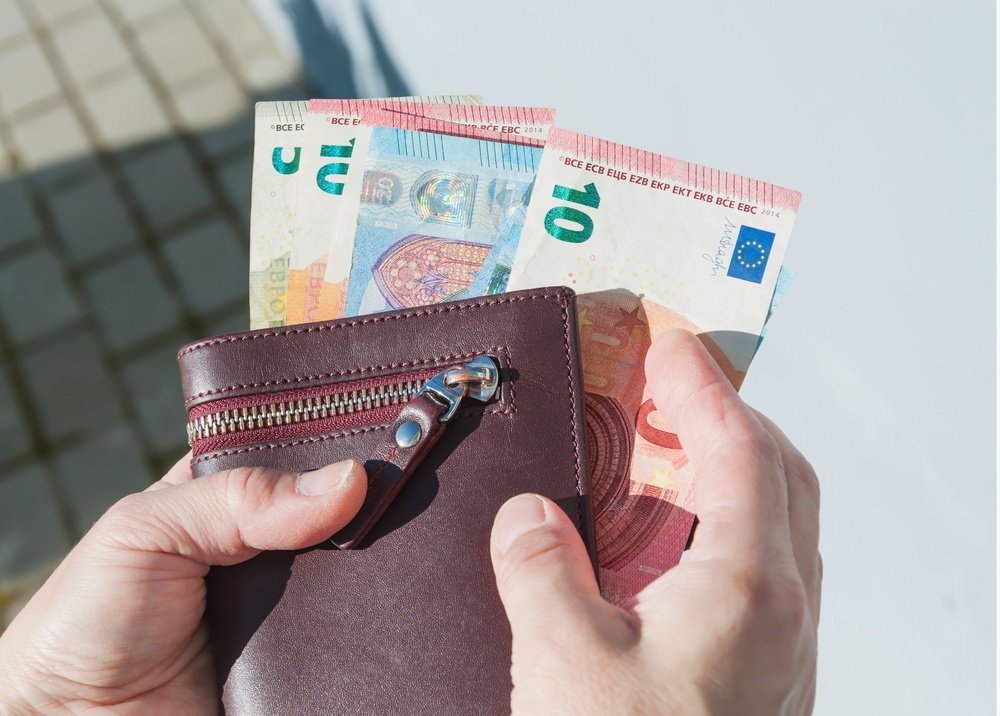 Un bărbat a găsit un portofel în Italia şi i l-a înapoiat proprietarului, dar a refuzat recompensa. Ce i-a cerut în schimb