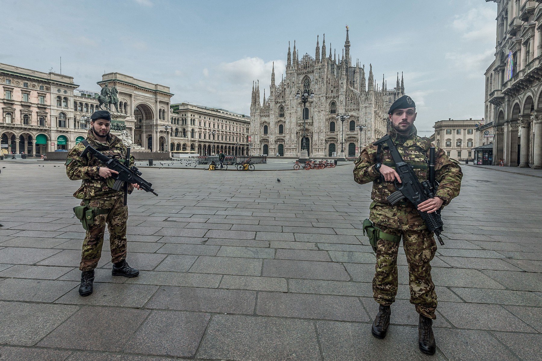 Italia trimite 500 de soldați pe străzile din Milano după jafurile și confruntările cu poliția. Sunt așteptate noi proteste