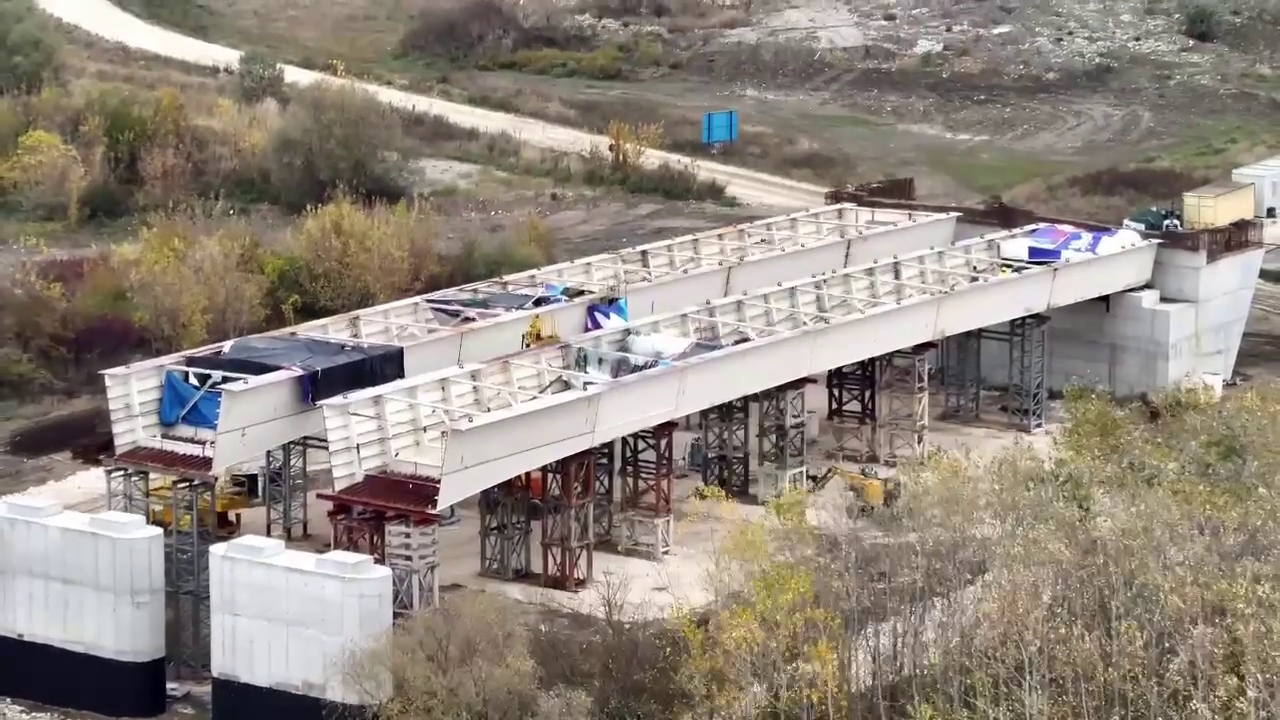 Podul peste Prut de la Ungheni a ajuns la un stadiu de execuție de 56%. Câte utilaje și câți muncitori sunt pe șantier
