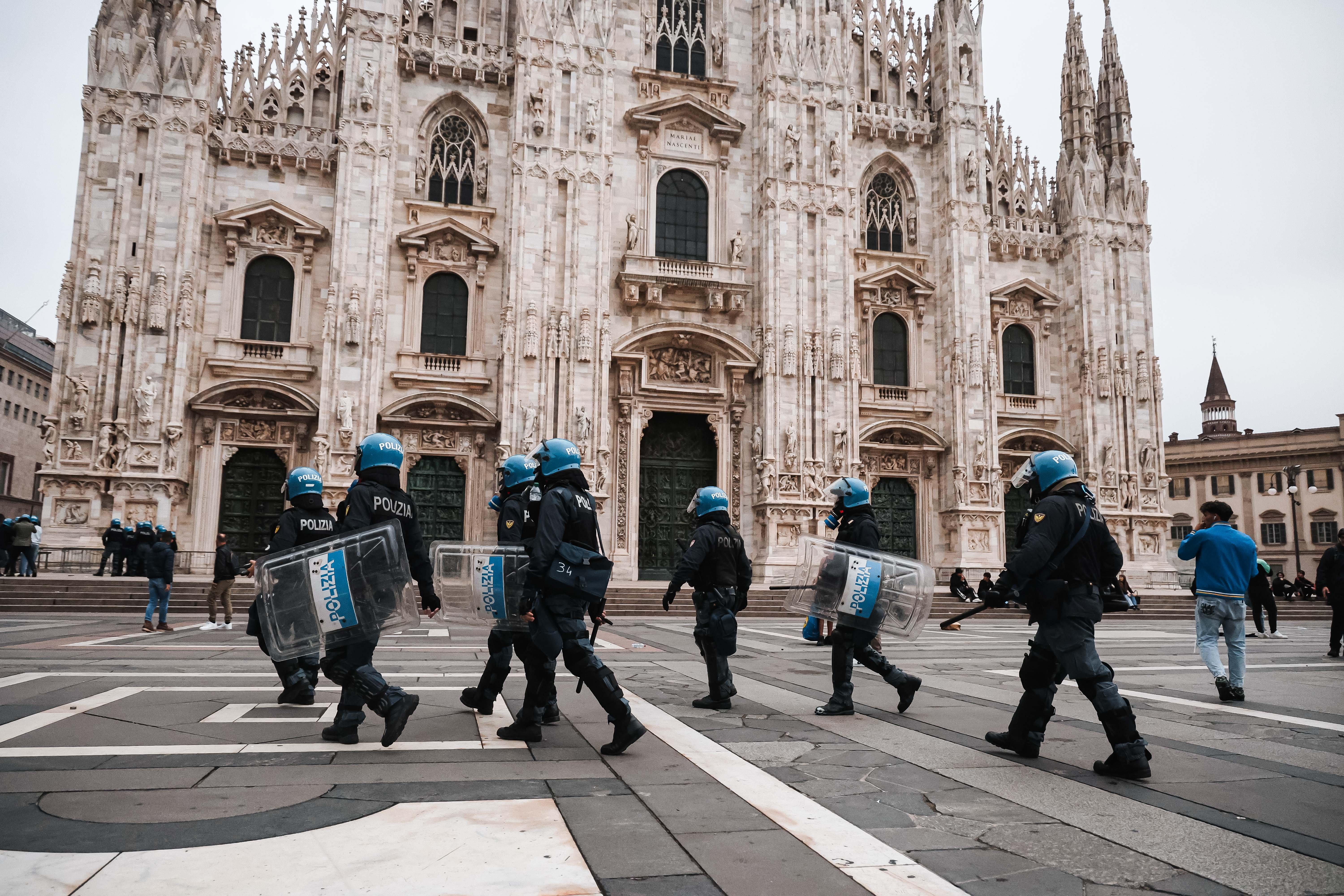 Italia a aprobat pedepse mai dure după revoltele violente. Părinții vor plăti pentru distrugerile provocate de copiii lor