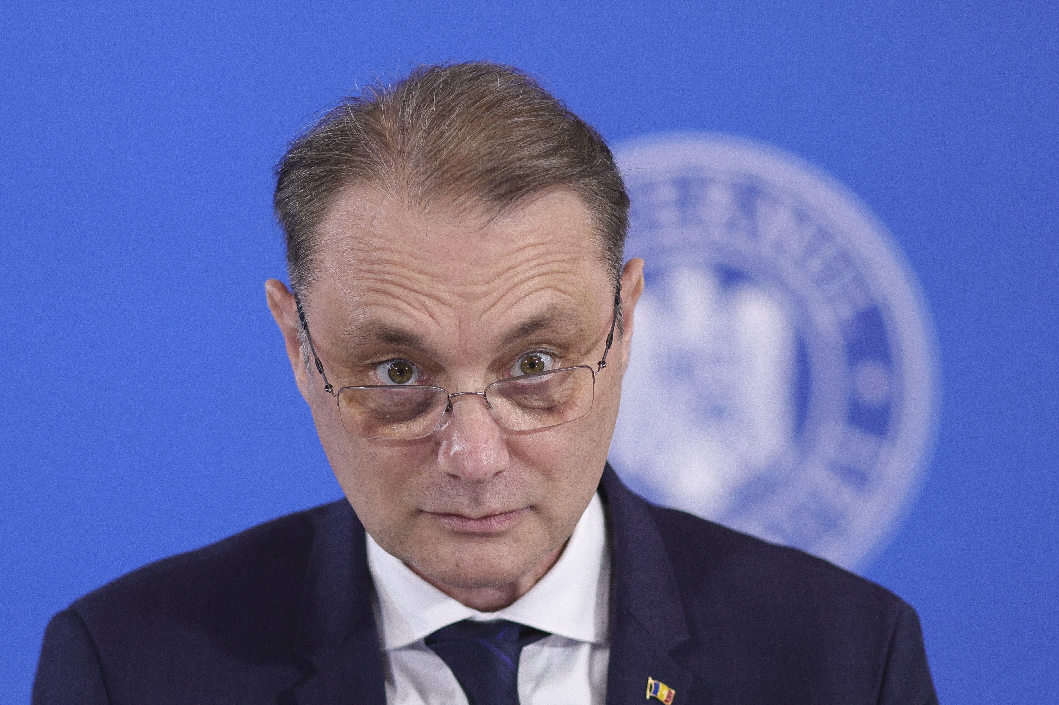 Premierul Luca Niculescu, mesaj ferm în prima zi de mandat: „Nimeni nu se atinge de Pilonul II de pensii”