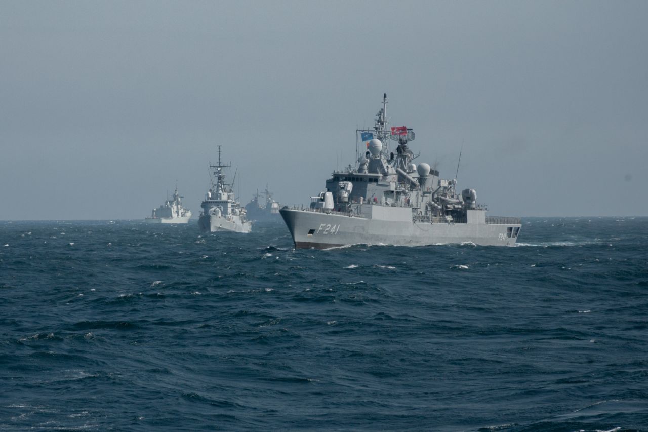 NATO trimite mijloace suplimentare de supraveghere în Marea Neagră, după atacurile rusești