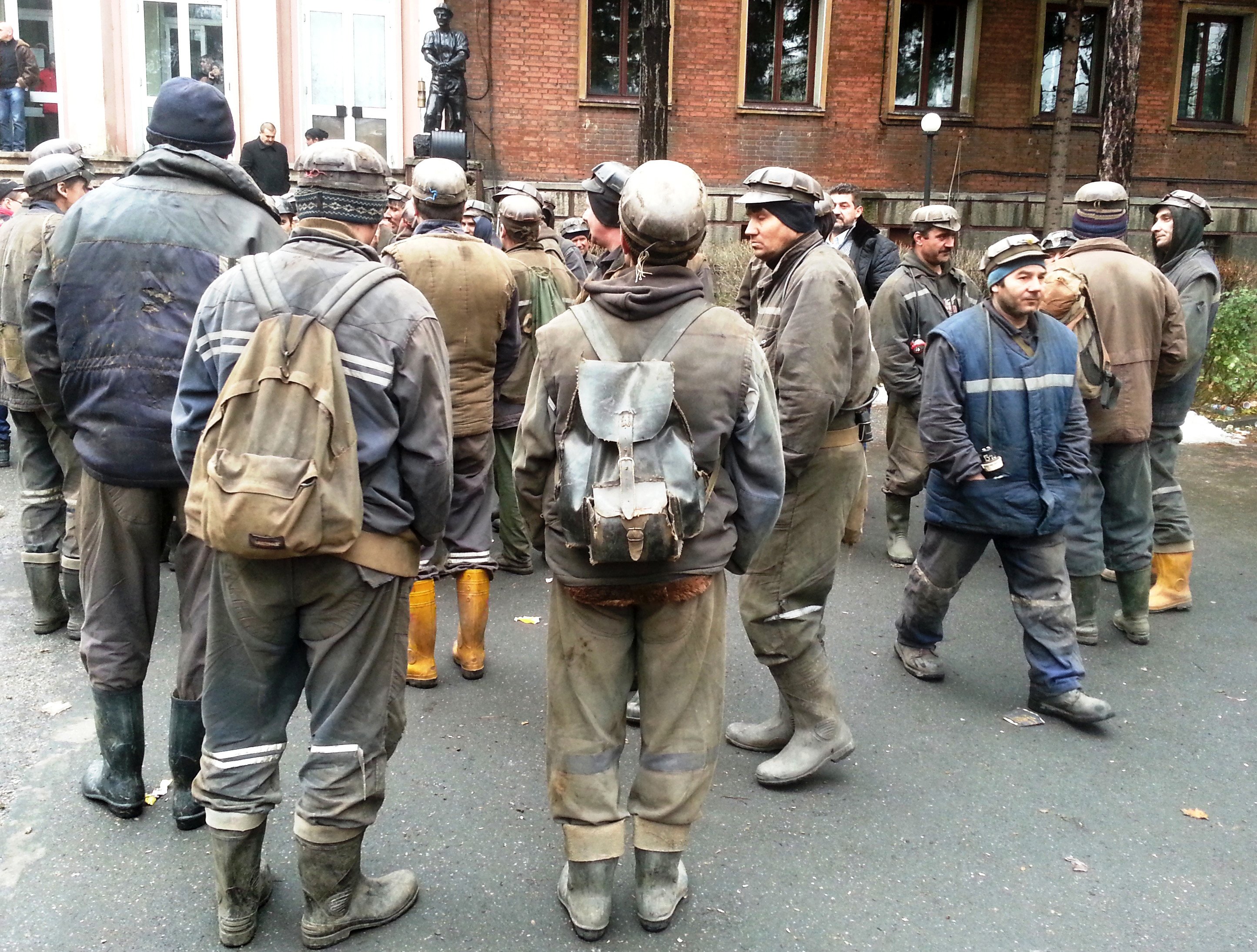 Protest al minerilor din Vulcan. S-au blocat două schimburi în subteran, pentru câteva zeci de lei