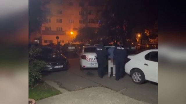 A urmărit-o zile întregi pe străzi, apoi a agresat-o pe mama tinerei. Suspectul din Dolj a fost ridicat de Poliție