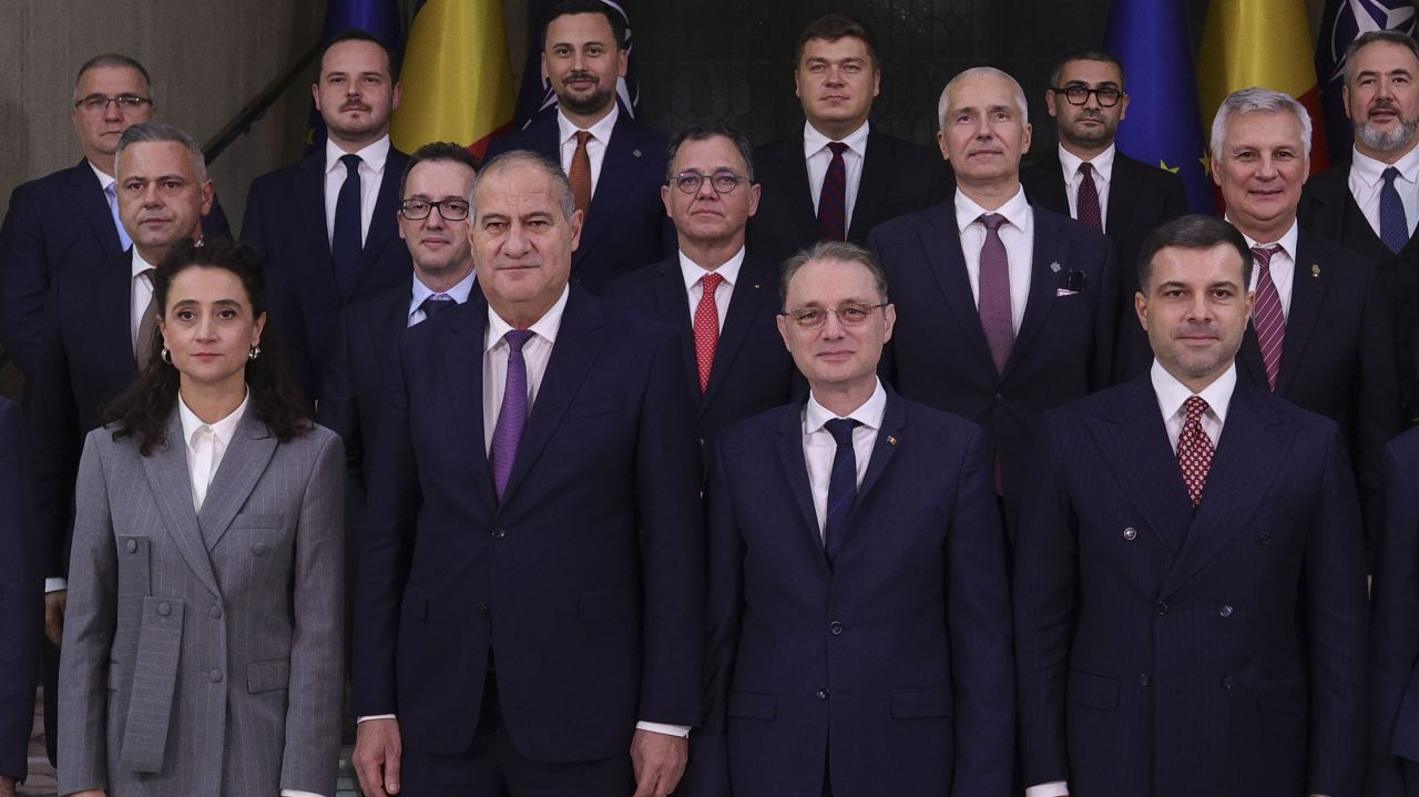 Analiză: Nicușor Dan a acceptat guvern PSD pentru a evita alegerile anticipate