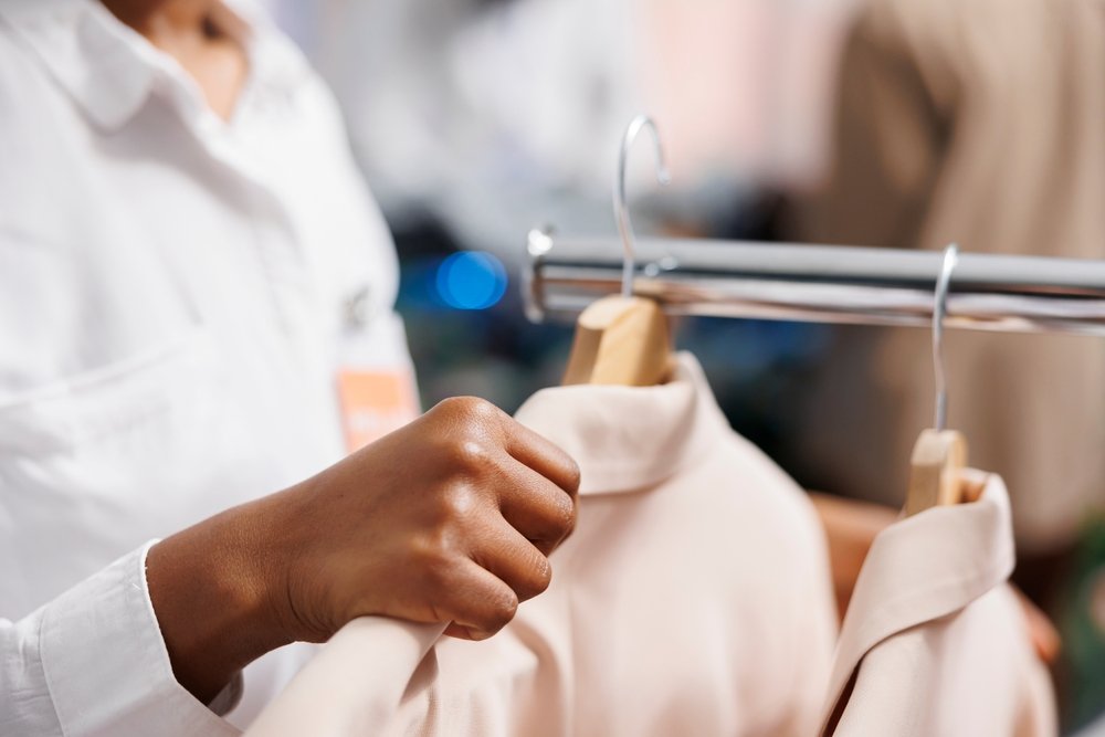 Șefa unui magazin din Spania, concediată după 8 ani pentru că ascundea produse la reducere ca să le cumpere. Ce a decis instanța