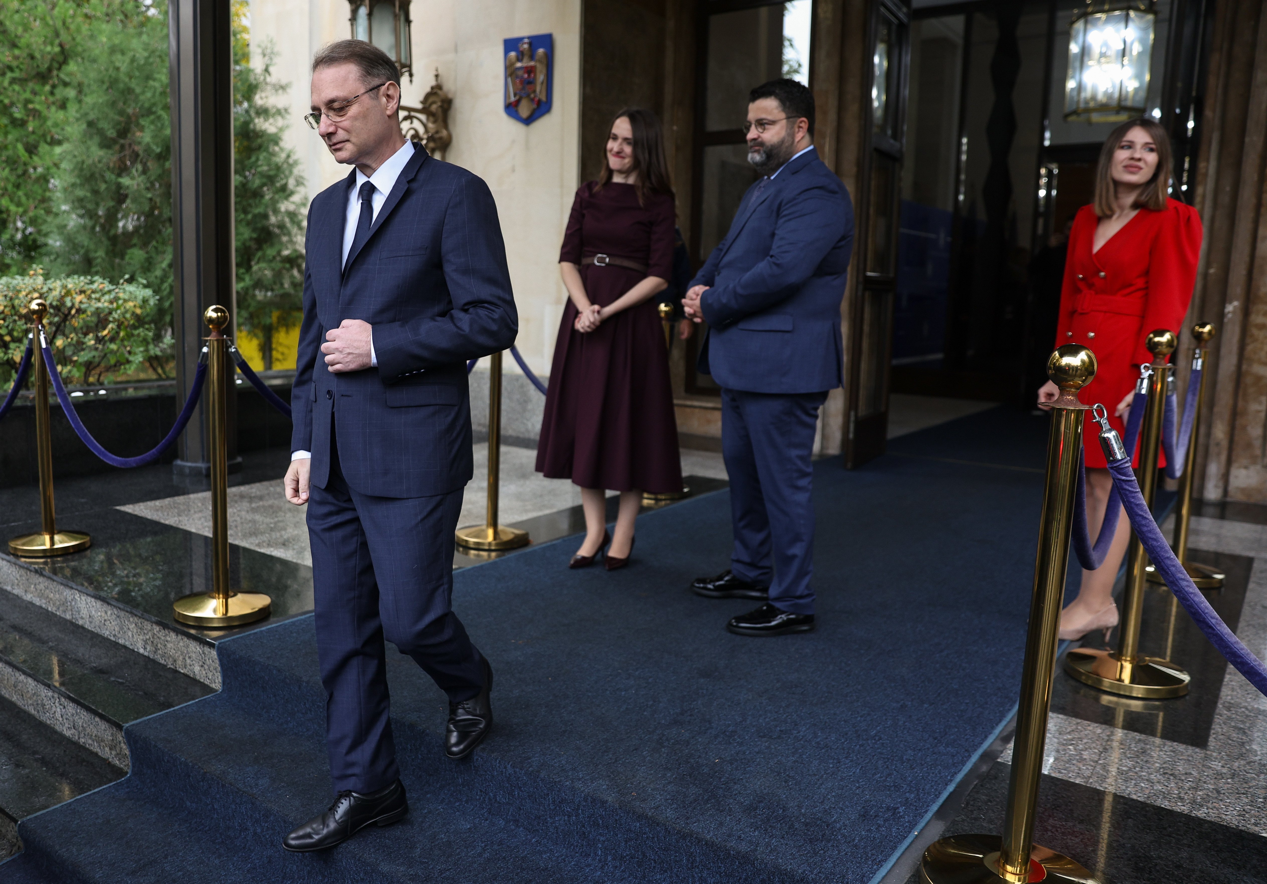Unde s-a așezat premierul Luca Niculescu la prima sa ședință de Guvern. „Nimeni nu se atinge de Pilonul 2 de pensii”