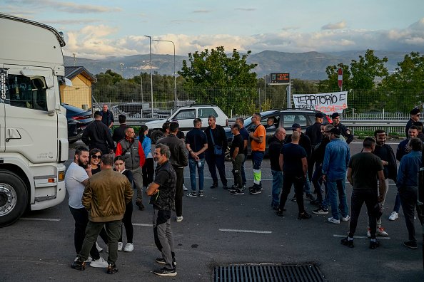 MAE, avertisment pentru românii care călătoresc în Italia. Protestele transportatorilor pot provoca blocaje în trafic. FOTO