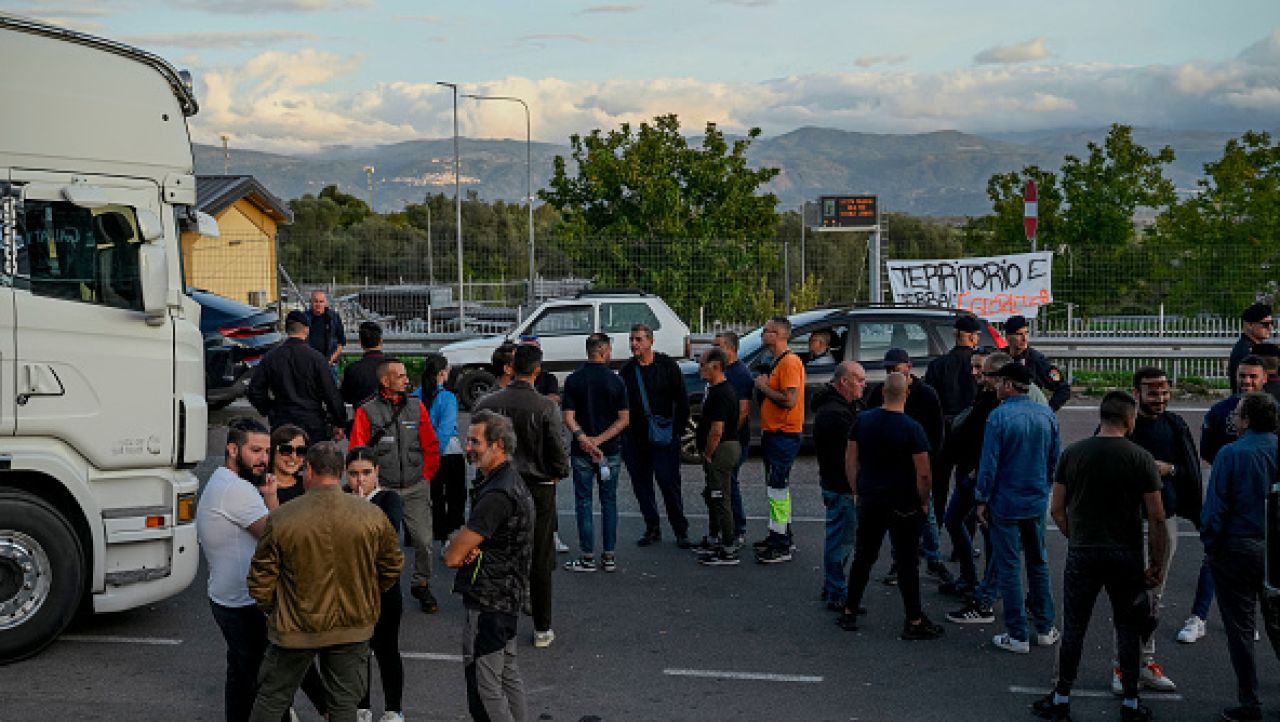 MAE avertizează românii despre blocajele de trafic din Italia din cauza protestelor transportatorilor