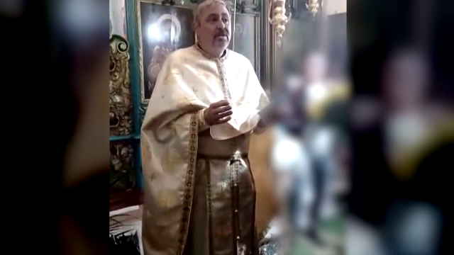 Un preot din Vaslui ar fi violat două fete de 13 și 15 ani. Faptele s-ar fi petrecut în casa parohială, unde adolescentele primeau alcool