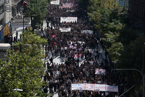 Proteste de amploare în Grecia, pe fondul scumpirilor și al problemelor din școli. „Peste tot revoltă, același inamic”. FOTO