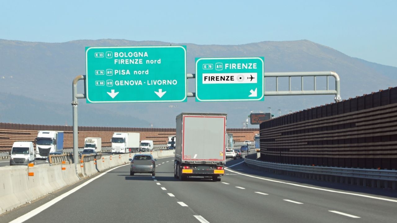 Italia pregătește reguli stricte pentru banda de depășire: minim 100 km/h și amenzi pentru șoferii lenți