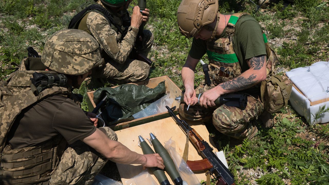 NATO autorizează Ucraina să achiziționeze armament prin agenția centrală de achiziții