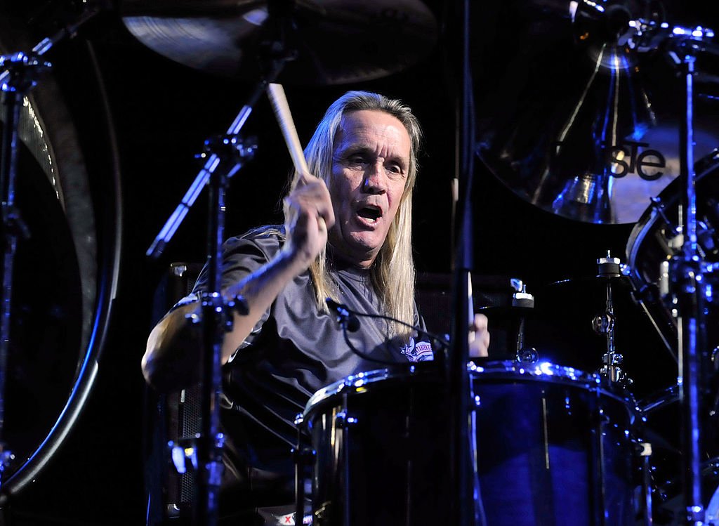 Nicko McBrain (Iron Maiden) a refuzat invitaţia de a juca golf cu Trump: „El și gașca lui ar trebui băgaţi la închisoare”