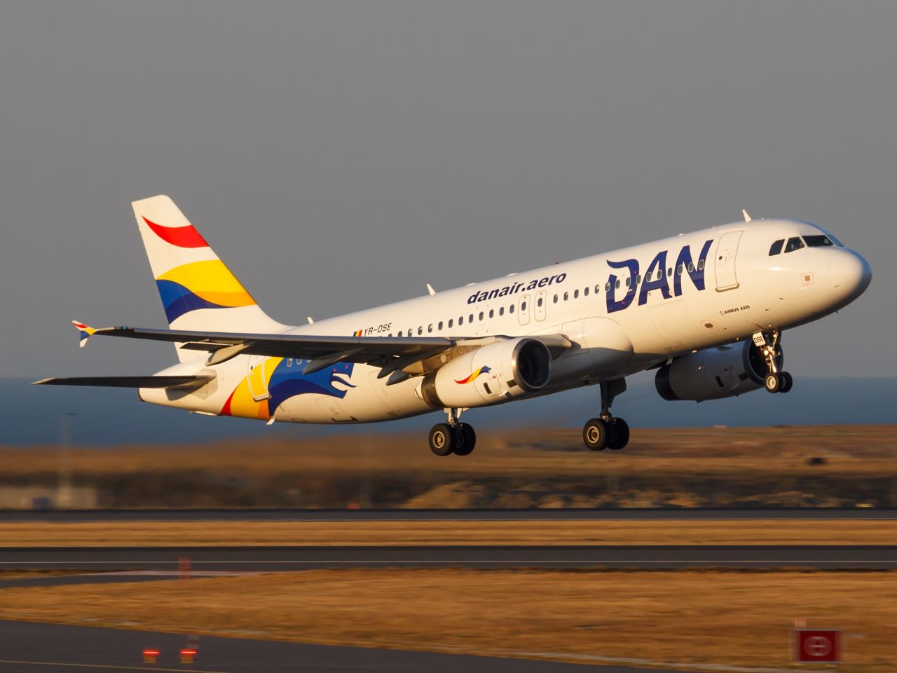 Dan Air a cerut intrarea în insolvență, cu datorii de peste 126 de milioane de lei