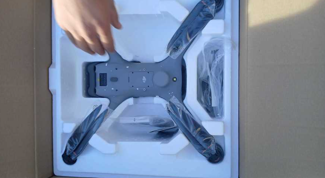 Captură de peste un milion de lei la Calafat. 24 de drone cu termoviziune, descoperite într-o autoutilitară din Bulgaria
