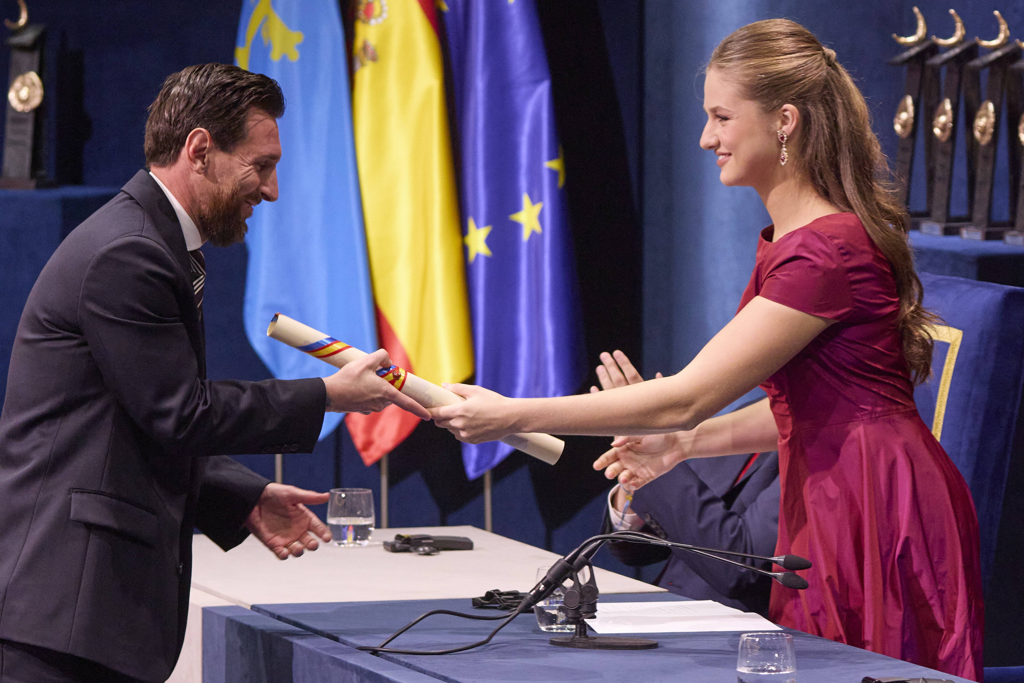 Lionel Messi, omagiat în Spania. Argentinianul a primit Premiul Prințesei de Asturias pentru sport. FOTO&VIDEO