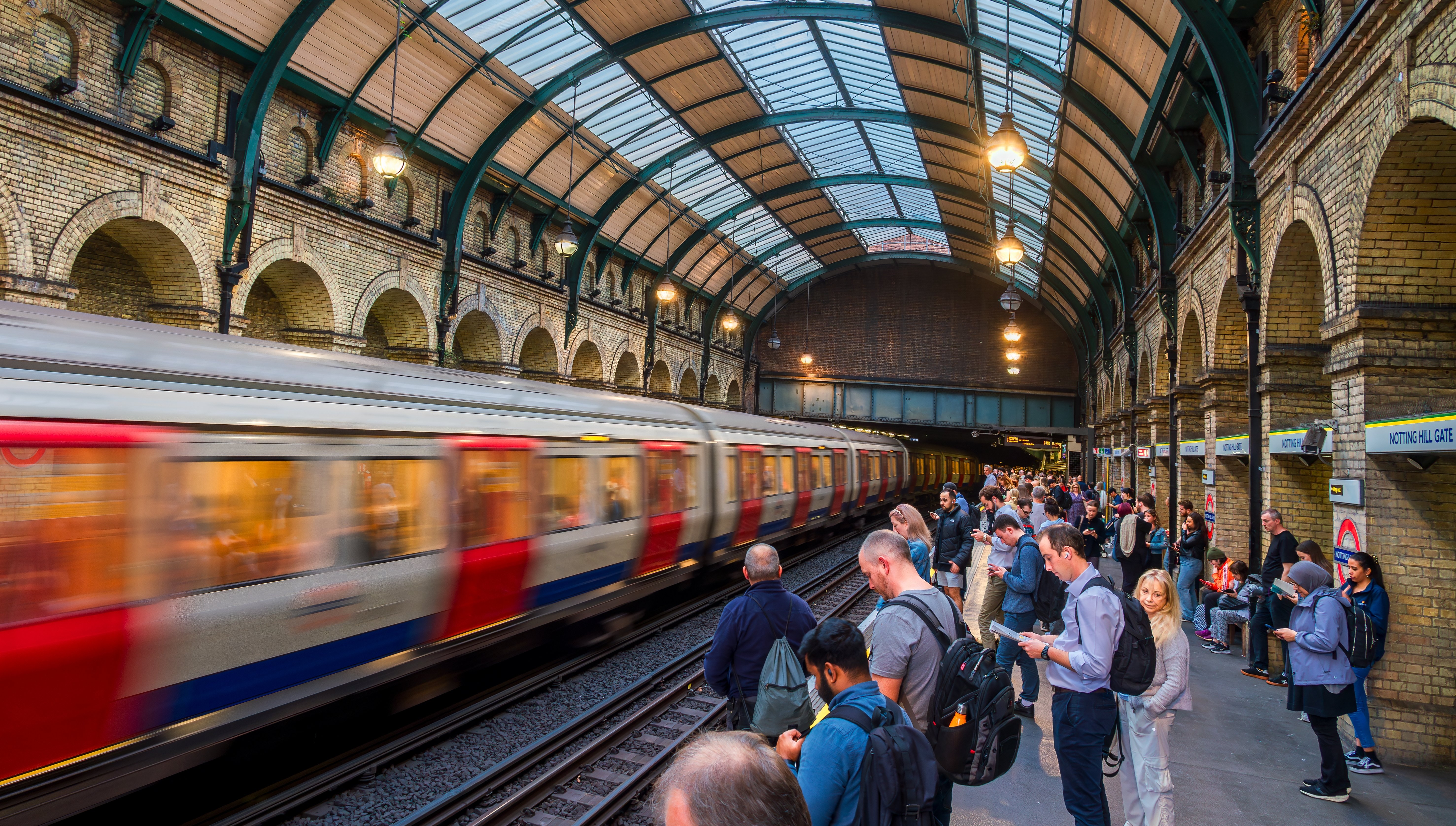Top 10 cele mai impresionante rețele de metrou din lume. De la Londra și Berlin la trenurile automate din Singapore și Tokyo