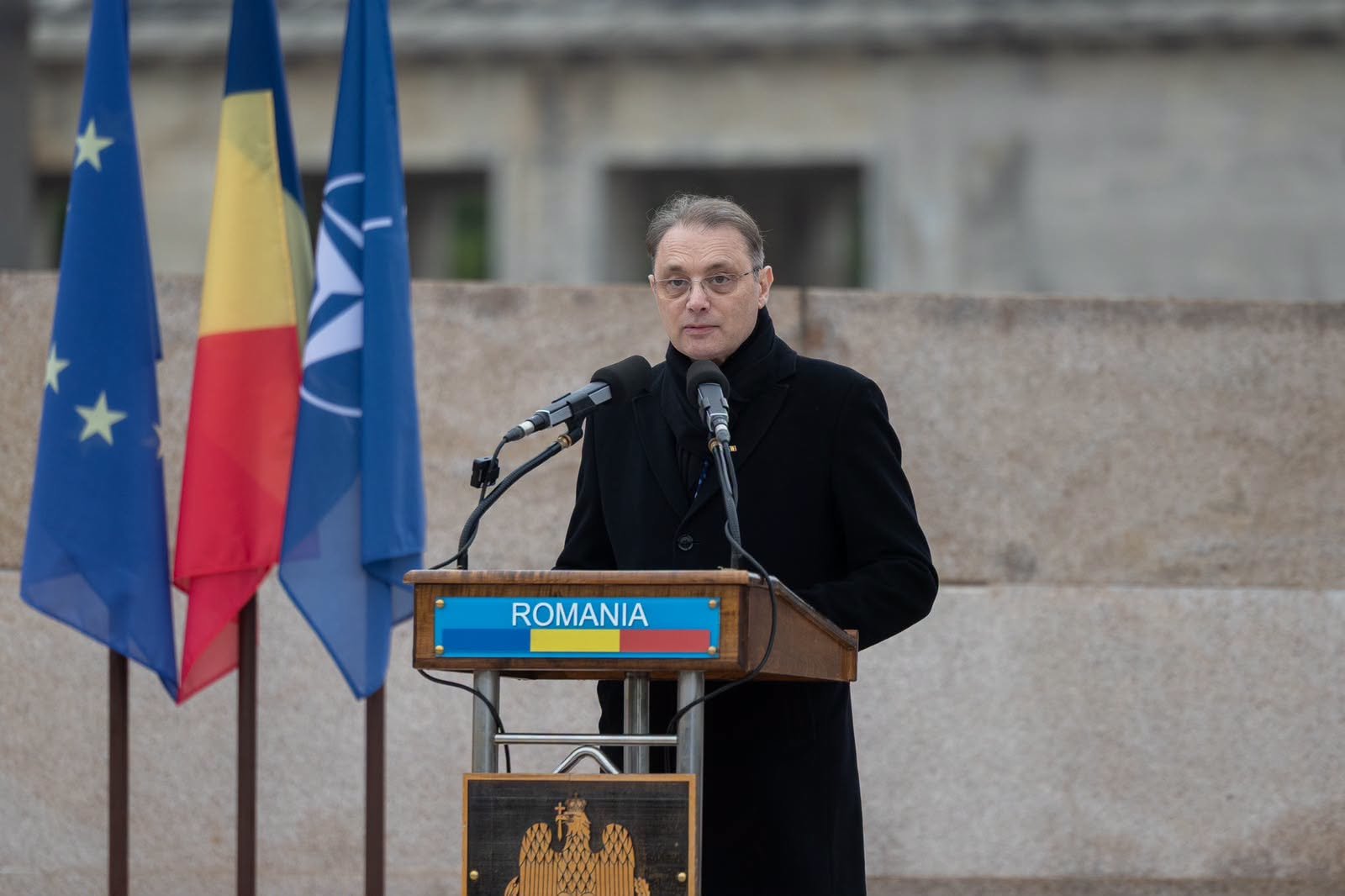 Luca Niculescu: Guvernul pe care îl conduc şi-a asumat trei direcţii clare în domeniul apărării: modernizarea Armatei, consolidarea alianţelor noastre şi respectul faţă de omul în uniformă