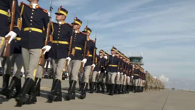Piloții români de F-16, în centrul ceremoniei de Ziua Armatei. NATO pregătește echipamente suplimentare pentru combaterea dronelor
