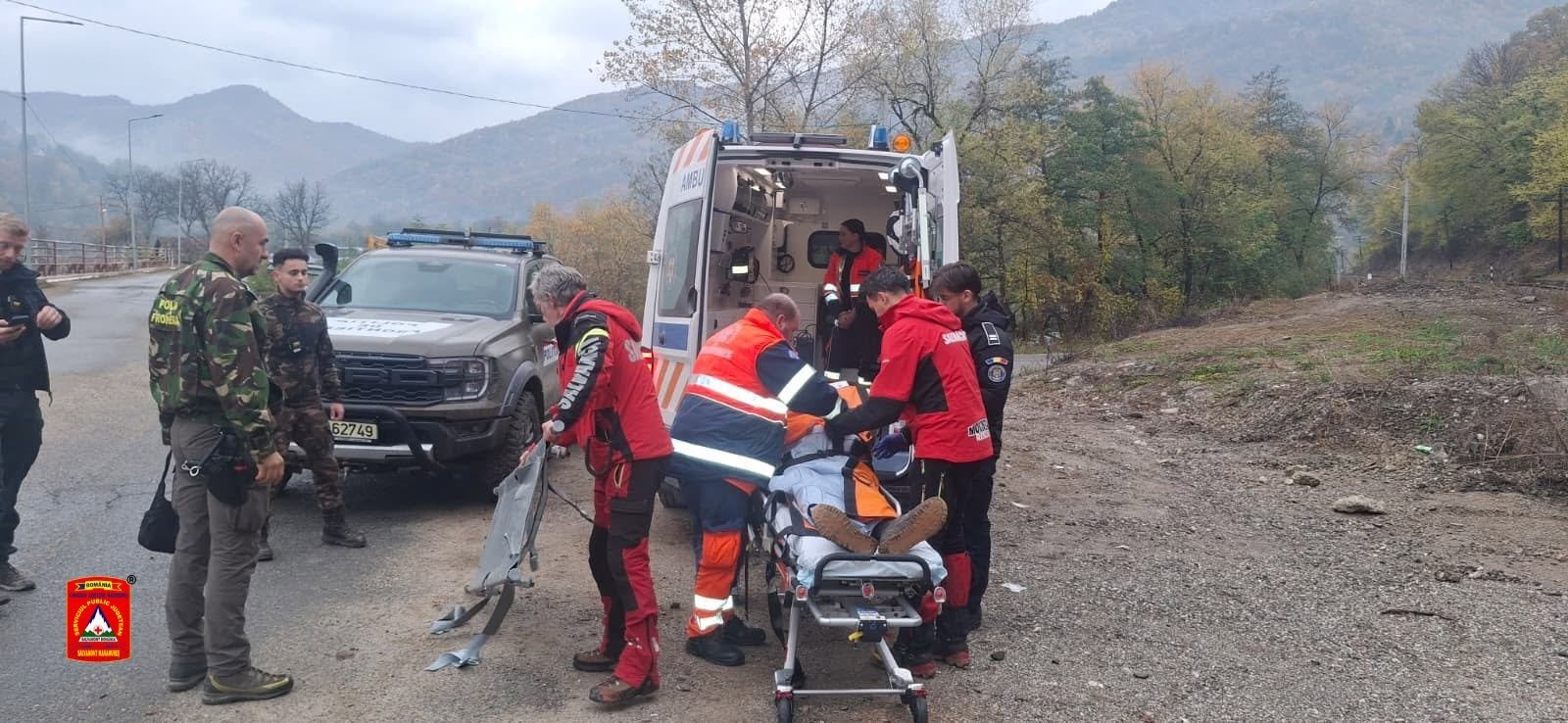 Doi ucraineni, salvați de Salvamont după ce au traversat înot râul Tisa. Erau epuizați și în pragul hipotermiei