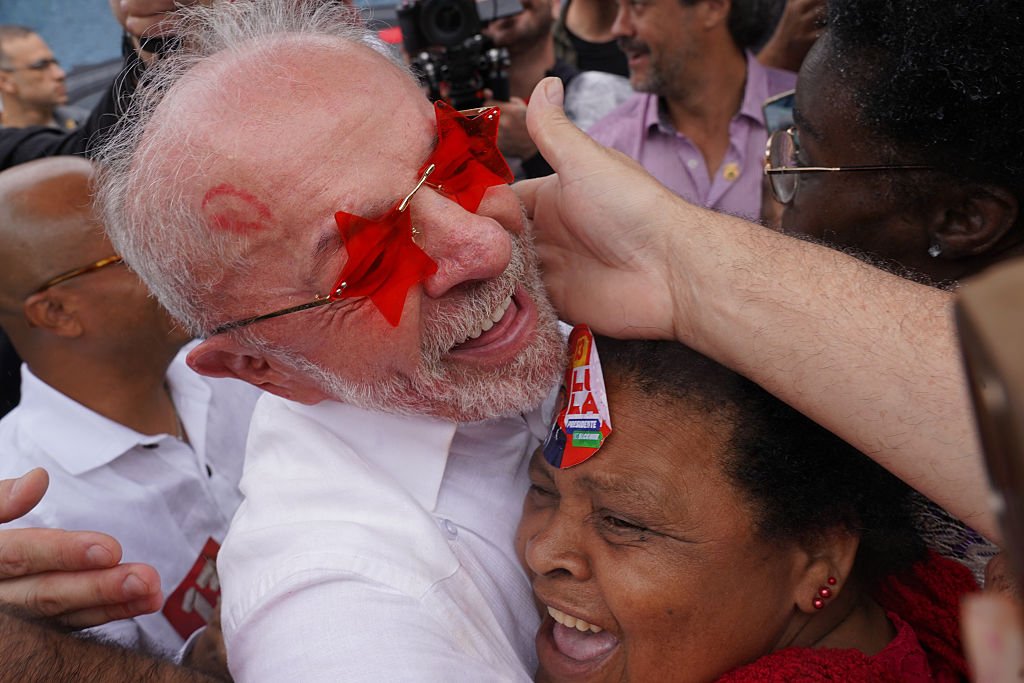 Victoria lui Lula da Silva a provocat turbulenţe pe pieţele din Brazilia. Bursa şi moneda s-au prăbuşit