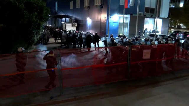Violente serbia la televiziune