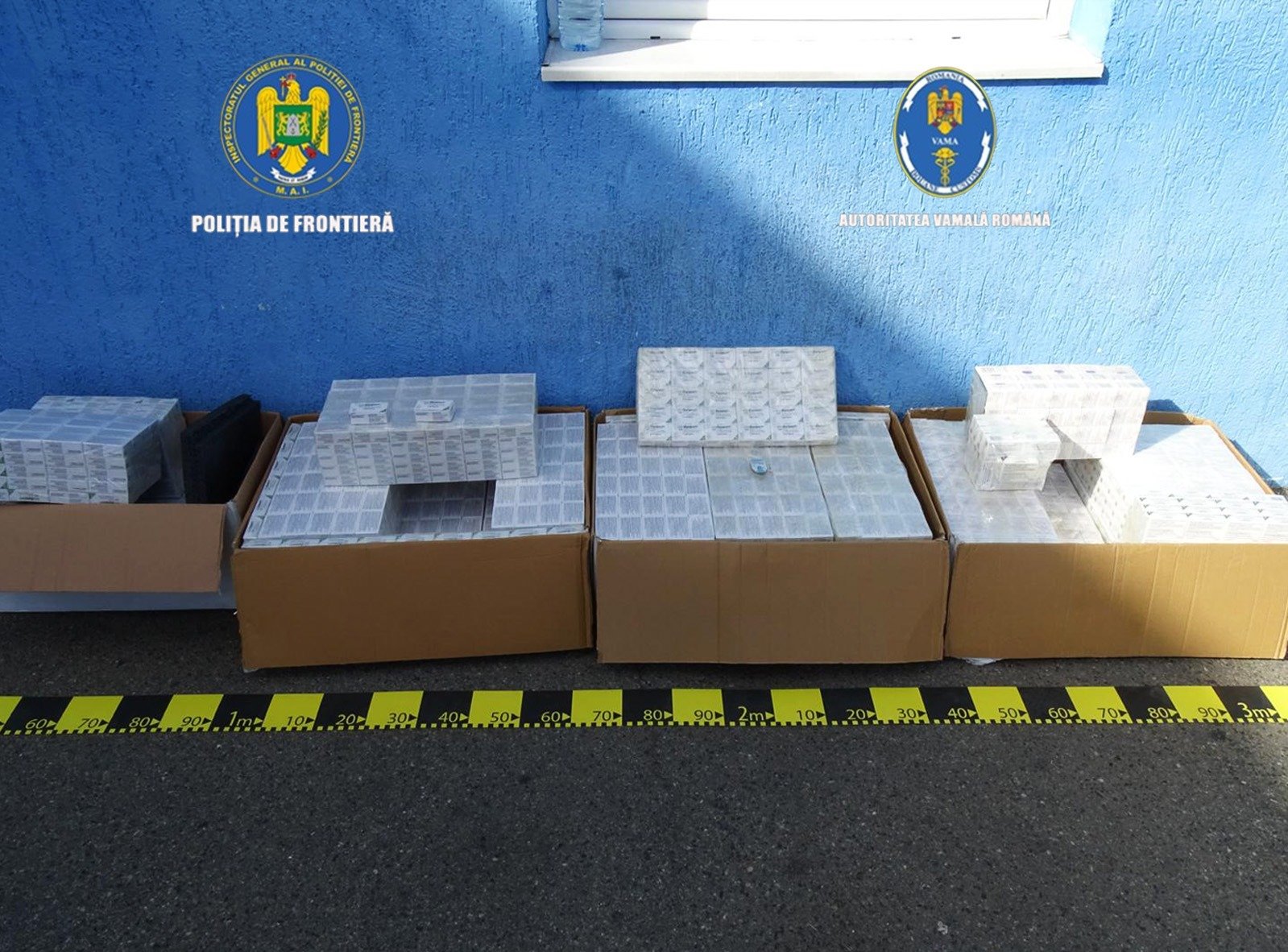 Mii de flacoane cu toxină botulinică, în valoare de peste 3,3 milioane de lei, descoperite într-un microbuz la Calafat