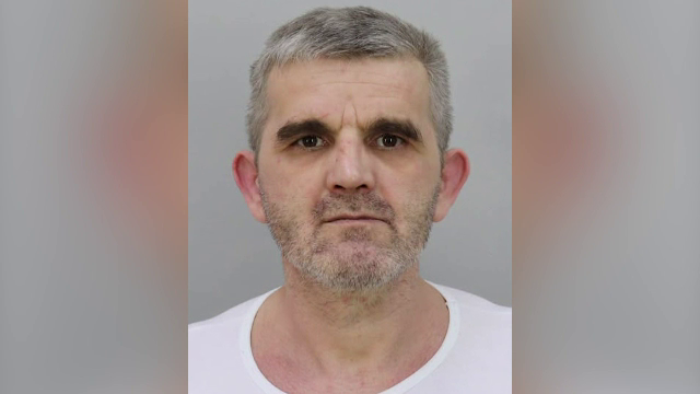 Alertă în Caraș-Severin. Un bărbat care ar putea fi înarmat este căutat cu drone, camere cu termoviziune și câini de urmă