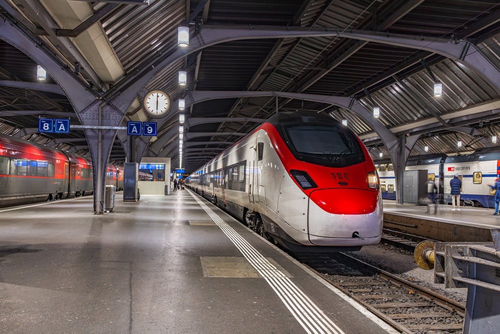 Un tren german care a întârziat 13 minute nu a fost lăsat să intre în gara din Zürich. Cum explică autoritățile decizia