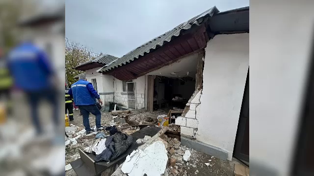 Explozie într-o locuință din Prahova. Suflul puternic a rănit proprietarul și a distrus casa