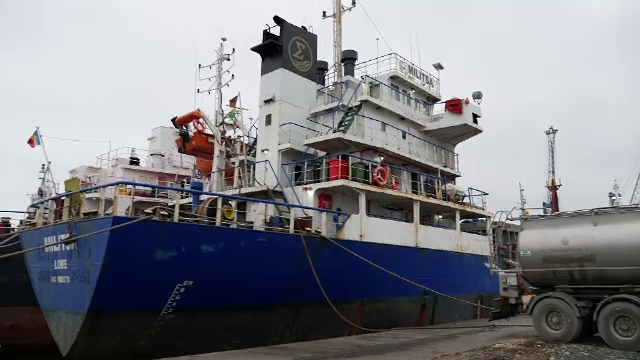 nava abandonata in portul constanta