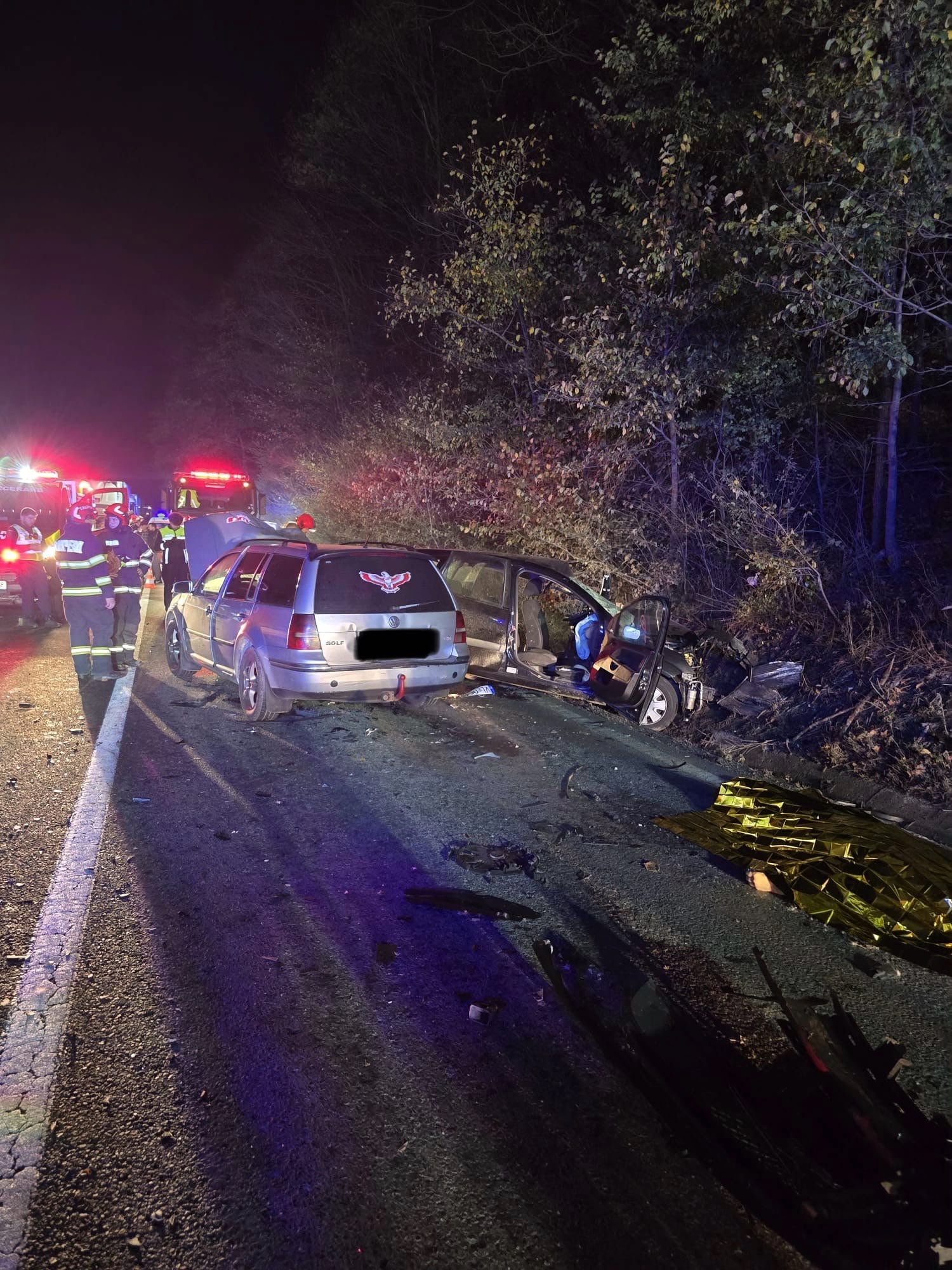 Două femei au decedat şi un tânăr a fost rănit, pe Valea Oltului. În accident au fost implicate două mașini și un TIR